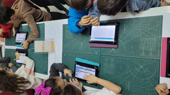 Youth Coding the Future (Geleceği Kodlayan Gençler)